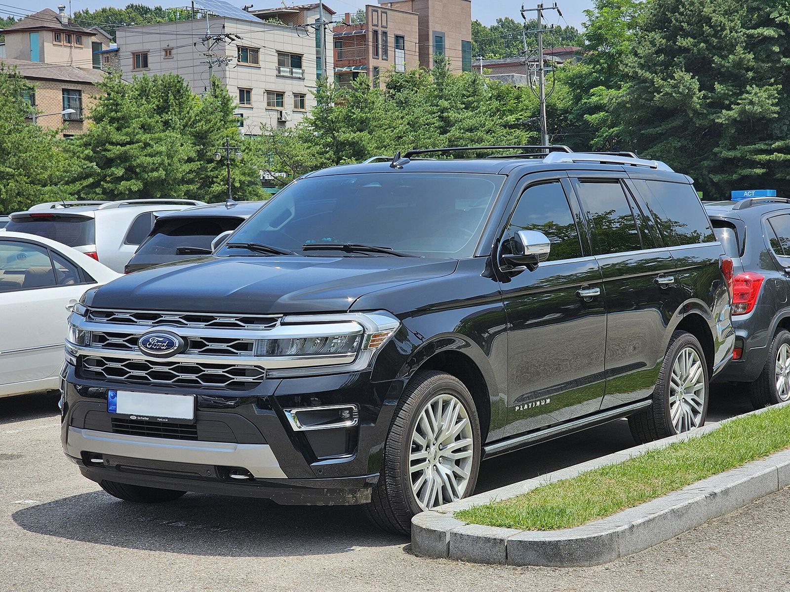 Black Ford Expedition SUV
